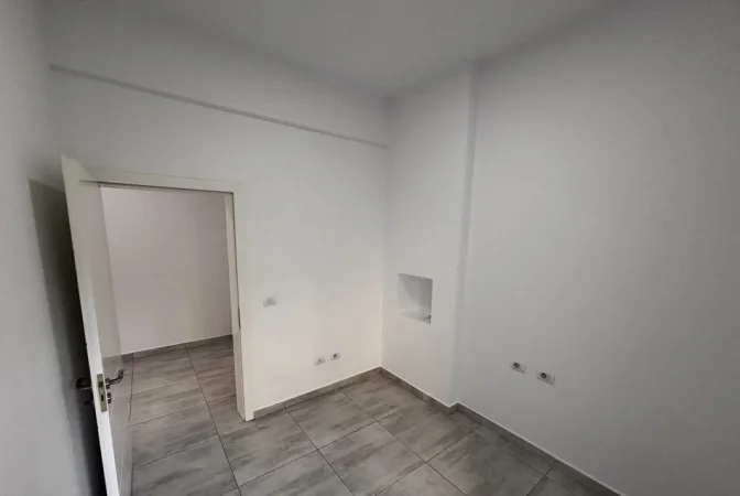 Tirane, jepet me qera zyre Kati 2, 75 m² 500 € (Rruga e Dibres, Prane Big Market)
