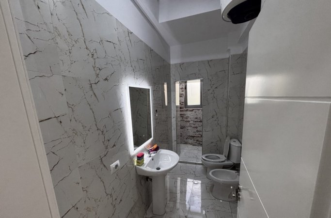 Tirane, jepet me qera zyre Kati 2, 75 m² 500 € (Rruga e Dibres, Prane Big Market)