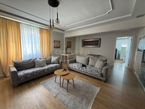 Tirane, jepet me qera ambjent biznesi Kati 2, 170 m² 1.800 € (Brryli)