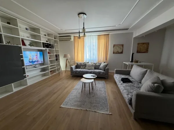 Tirane, jepet me qera ambjent biznesi Kati 2, 170 m² 1.800 € (Brryli)