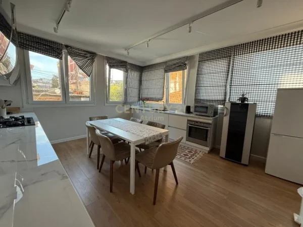 Tirane, jepet me qera ambjent biznesi Kati 2, 170 m² 1.800 € (Brryli)