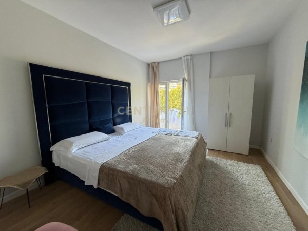 Tirane, jepet me qera ambjent biznesi Kati 2, 170 m² 1.800 € (Brryli)