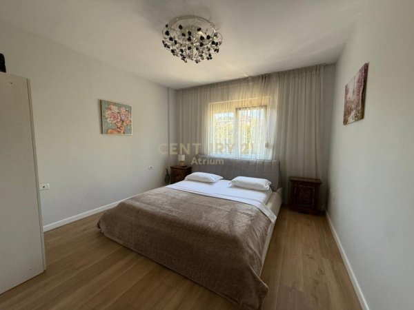 Tirane, jepet me qera ambjent biznesi Kati 2, 170 m² 1.800 € (Brryli)