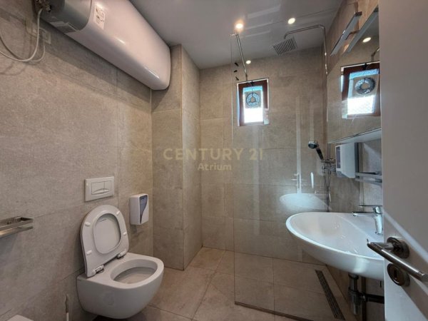 Tirane, jepet me qera ambjent biznesi Kati 2, 170 m² 1.800 € (Brryli)