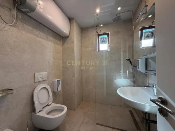 Tirane, jepet me qera ambjent biznesi Kati 2, 170 m² 1.800 € (Brryli)