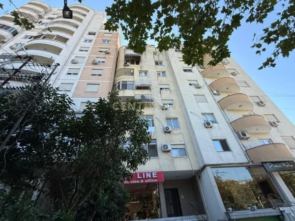 Tirane, jepet me qera ambjent biznesi Kati 2, 170 m² 1.800 € (Brryli)