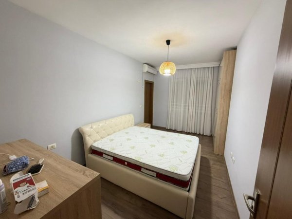 Tirane, jepet me qera apartament 2+1 Kati 8, 450 €