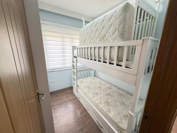 Tirane, jepet me qera apartament 2+1 Kati 8, 450 €