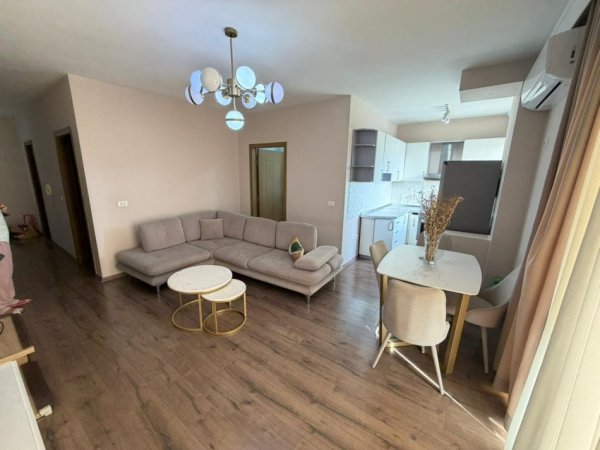 Tirane, jepet me qera apartament 2+1 Kati 8, 450 €