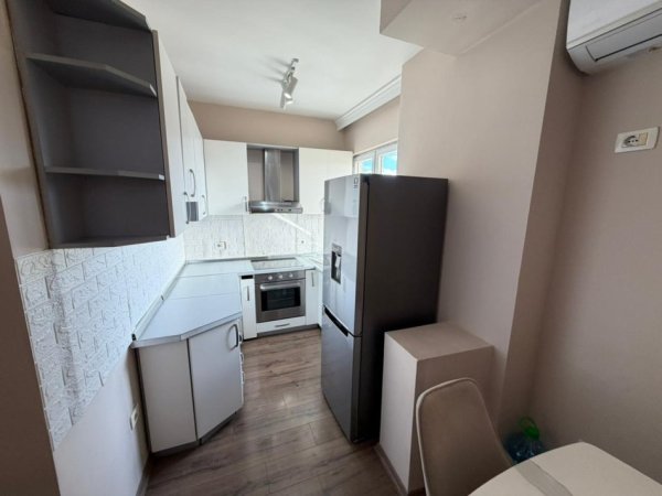 Tirane, jepet me qera apartament 2+1 Kati 8, 450 €