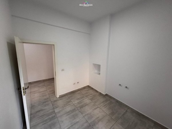 Tirane, jepet me qera zyre Kati 2, 75 m² 500 € (rruga e dibres)