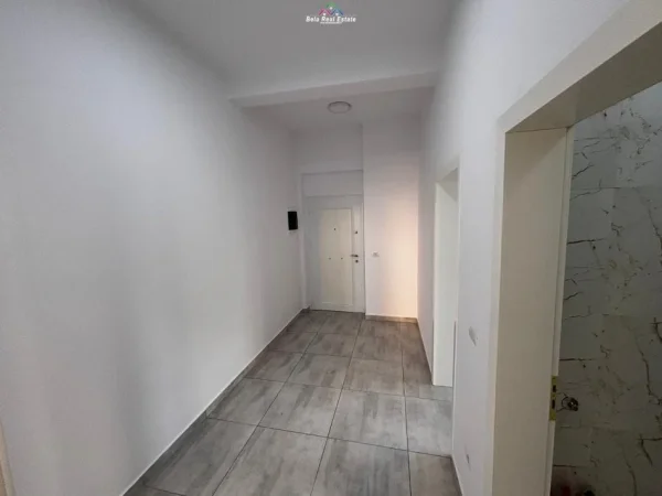 Tirane, jepet me qera zyre Kati 2, 75 m² 500 € (rruga e dibres)