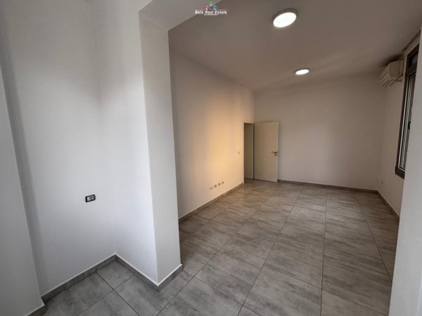 Tirane, jepet me qera zyre Kati 2, 75 m² 500 € (rruga e dibres)