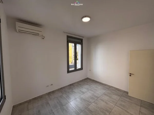 Tirane, jepet me qera zyre Kati 2, 75 m² 500 € (rruga e dibres)