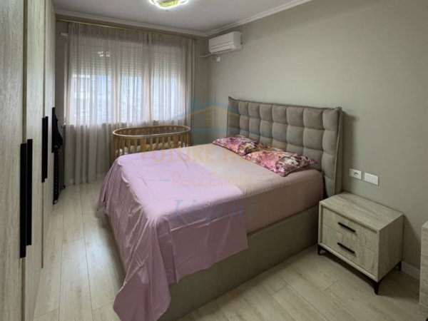 Tirane, jepet me qera apartament 1+1+Ballkon Kati 1, 80 m² 800 € (Liqeni i Thate prane Hotel Radissoni.)
