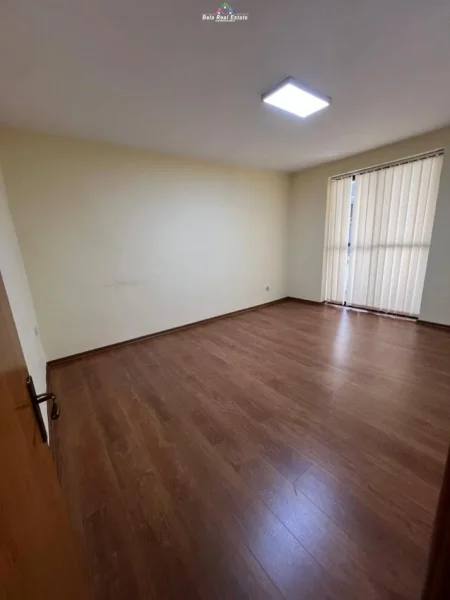 Tirane, jepet me qera zyre Kati 2, 60 m² 800 € (vaso pasha)