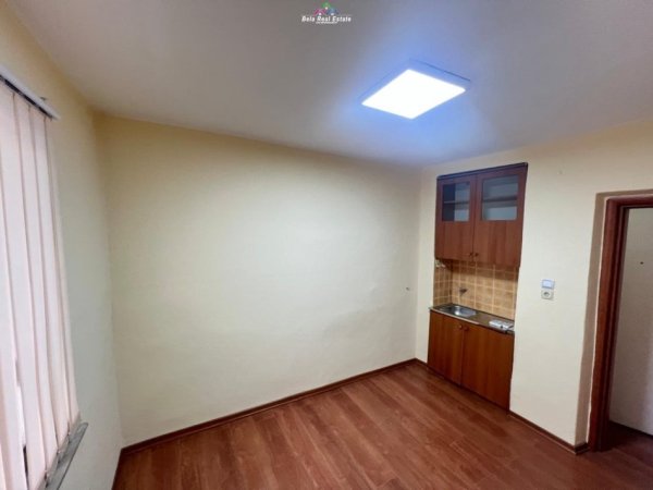 Tirane, jepet me qera zyre Kati 2, 60 m² 800 € (vaso pasha)