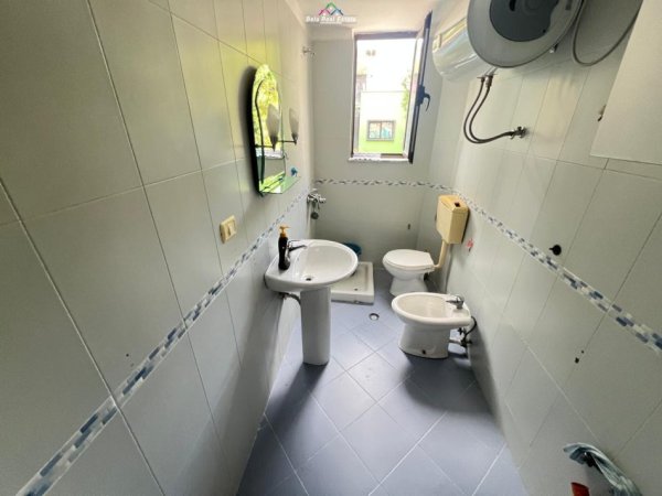 Tirane, jepet me qera zyre Kati 2, 60 m² 800 € (vaso pasha)