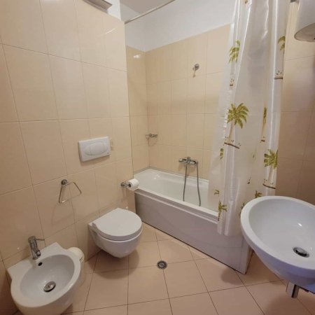 Tirane, jepet me qera apartament 2+1+Ballkon Kati 5, 140 m² 1.000 € (prane Parkut Olimpik)