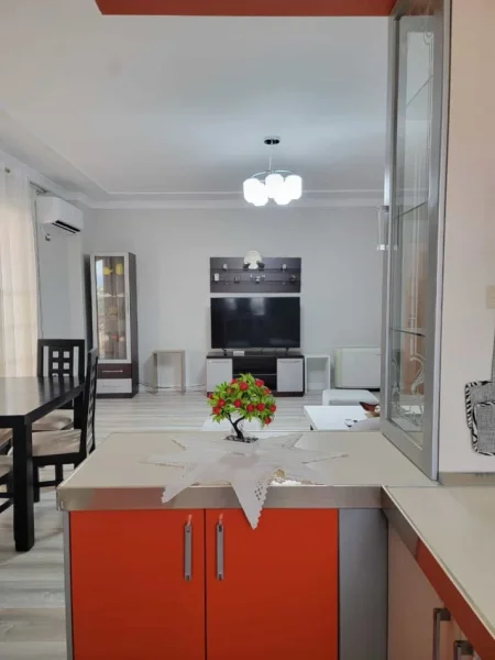 Tirane, jepet me qera apartament 2+1+Ballkon Kati 5, 140 m² 1.000 € (prane Parkut Olimpik)