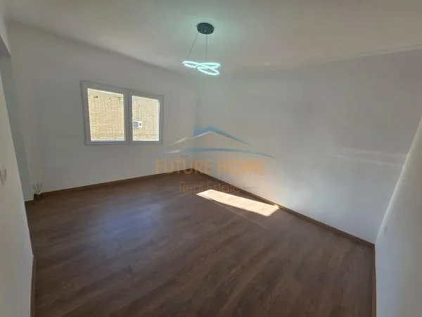 Tirane, shitet apartament 2+1+Ballkon Kati 4, 77 m² 149.000 € (Rrugen Odhise Paskali)