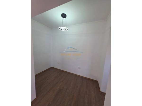 Tirane, shitet apartament 2+1+Ballkon Kati 4, 77 m² 149.000 € (Rrugen Odhise Paskali)