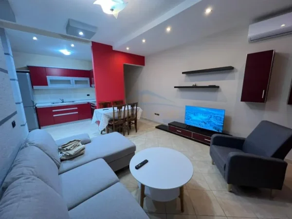 Tirane, jepet me qera apartament 2+1+Ballkon Kati 3, 102 m² 650 €