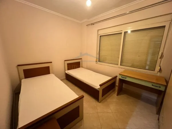 Tirane, jepet me qera apartament 2+1+Ballkon Kati 3, 102 m² 650 €