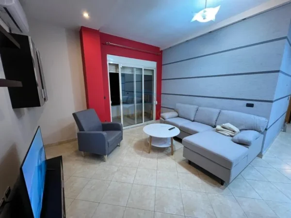 Tirane, jepet me qera apartament 2+1+Ballkon Kati 3, 102 m² 650 €