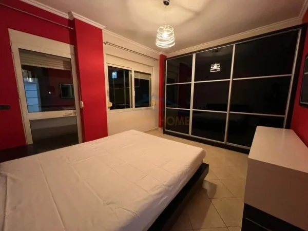 Tirane, jepet me qera apartament 2+1+Ballkon Kati 3, 102 m² 650 €