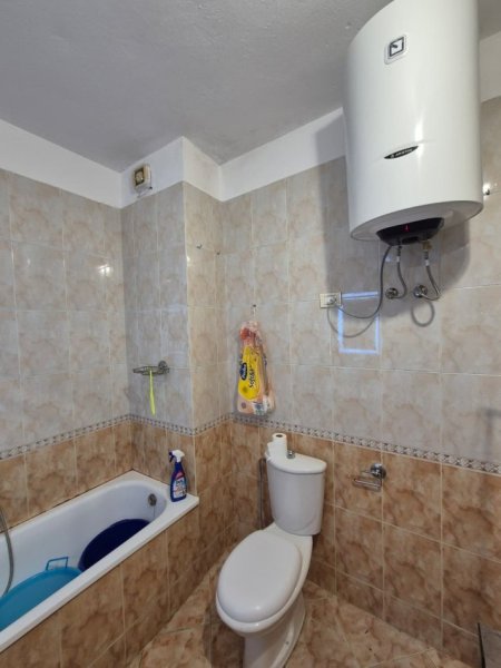 Tirane, jepet me qera apartament 2+1 Kati 2, 115 m² 650 € (robert shvarc)