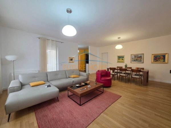 Tirane, jepet me qera apartament 3+1+3+Ballkon Kati 2, 250 m² 1.800 € (Touch of The Sun)
