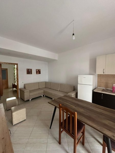 Tirane, jepet me qera apartament 1+1 Kati 2, 65 m² 380 € (Pasticeri Nela Vila L Astir)