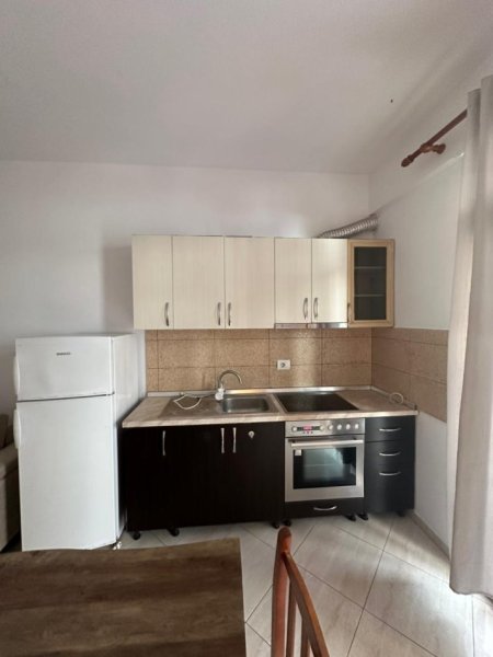 Tirane, jepet me qera apartament 1+1 Kati 2, 65 m² 380 € (Pasticeri Nela Vila L Astir)