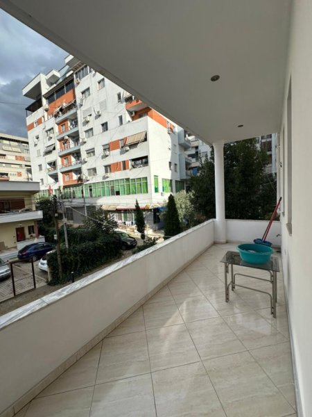 Tirane, jepet me qera apartament 1+1 Kati 2, 65 m² 380 € (Pasticeri Nela Vila L Astir)