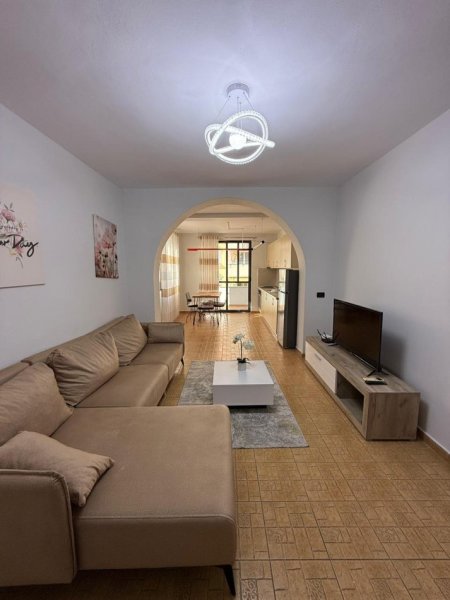 Tirane, jepet me qera apartament 2+1+Ballkon Kati 3, 750 € 