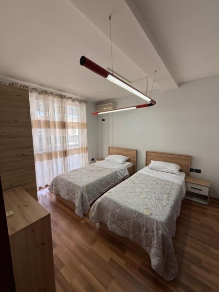 Tirane, jepet me qera apartament 2+1+Ballkon Kati 3, 750 € 