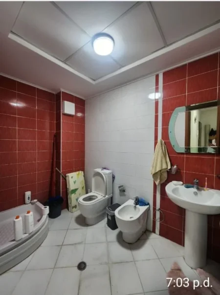 Tirane, shitet apartament 2+1 , 75 m² 160.000 € (Ish Parku i Autobusëve)