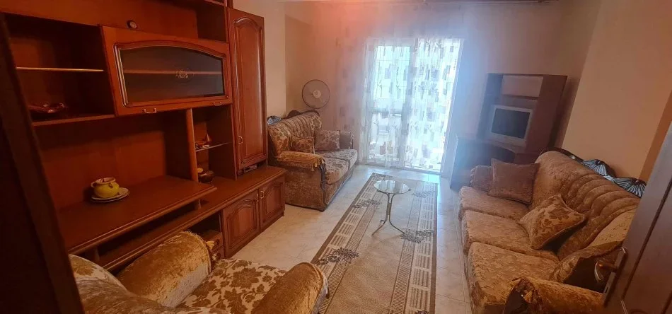 Tirane, jepet me qera apartament 3+1 Kati 2, 100 m² 50000 Lek (Rruga Dritan Hoxha)