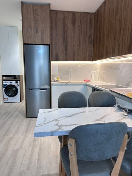 Tirane, jepet me qera apartament 2+1+Ballkon , 76 m² 1.000 € 