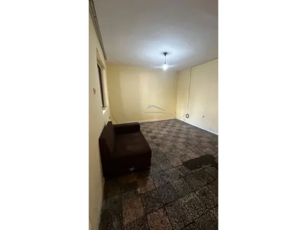 Tirane, shitet apartament 1+1+Ballkon Kati 1, 49 m² 118.000 € (Pazari i Ri)