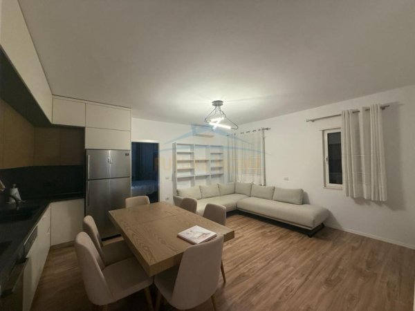 Shitet, Apartament 3+1+2 , Linzë, Tiranë
