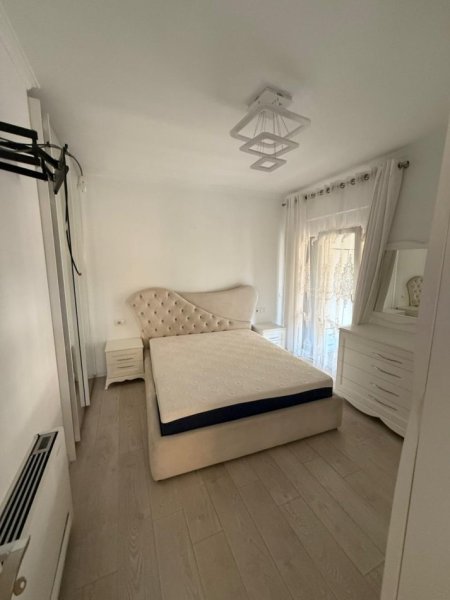 Tirane, jepet me qera apartament 2+1+Aneks+Ballkon Kati 7, 117 m² 1.000 € (Rruga Xhanfize Keko)
