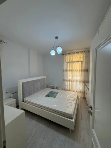 Tirane, jepet me qera apartament 2+1+Aneks+Ballkon Kati 7, 117 m² 1.000 € (Rruga Xhanfize Keko)
