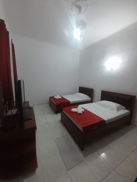Tirane, jepet me qera Vile 1+1 Kati 2, 65 m² 400 € (Pranë Gjimnazit Partizani, Tiranë)