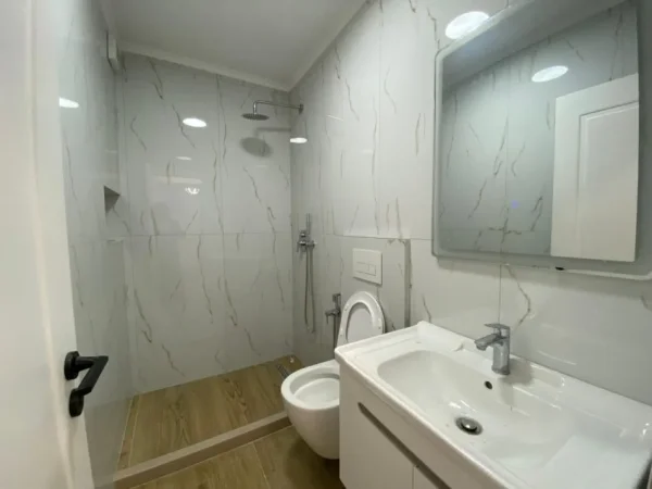 Tirane, shitet apartament 2+1+Ballkon Kati 4, 63 m² 169.000 € 