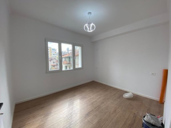 Tirane, shitet apartament 2+1+Ballkon Kati 4, 63 m² 169.000 € 