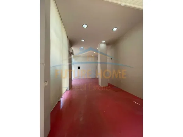 Tirane, jepet me qera ambjent biznesi Kati 0, 32 m² 650 € 
