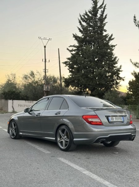 Shqiperi, shes makine OKAZION MERCEDEZ-BENZ C CLASSE 2500 BENZIN-GAS Benzin+Gaz, gri e erret automatik Kondicioner 25.000 km 8.700 €