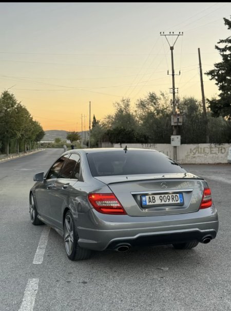 Shqiperi, shes makine OKAZION MERCEDEZ-BENZ C CLASSE 2500 BENZIN-GAS Benzin+Gaz, gri e erret automatik Kondicioner 25.000 km 8.700 €